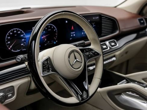 Used 2026 Mercedes-Benz Maybach GLS 600 4MATIC image 23