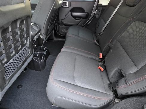 Used 2018 Jeep Wrangler Unlimited Rubicon image 10