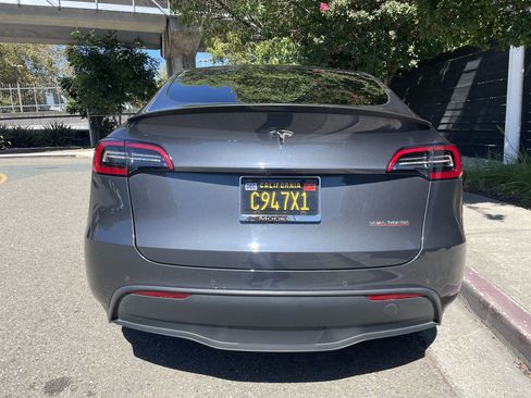 Used 2022 Tesla Model Y Performance AWD/4WD image 9