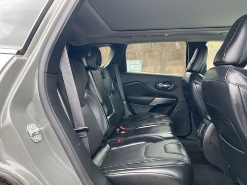Used 2019 Jeep Cherokee Limited AWD/4WD image 14