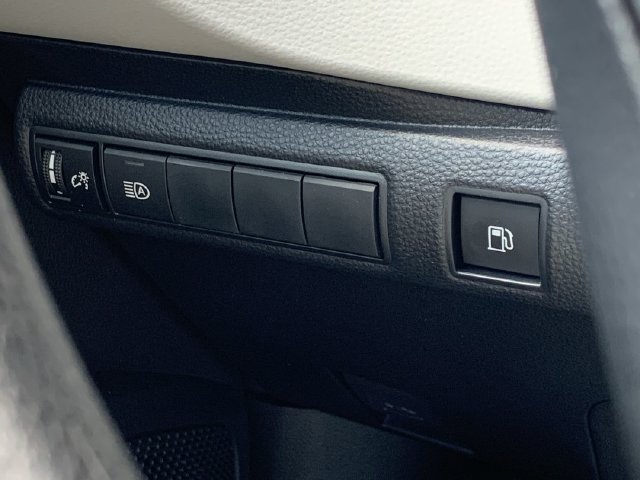 Used 2026 Toyota Corolla LE FWD image 15