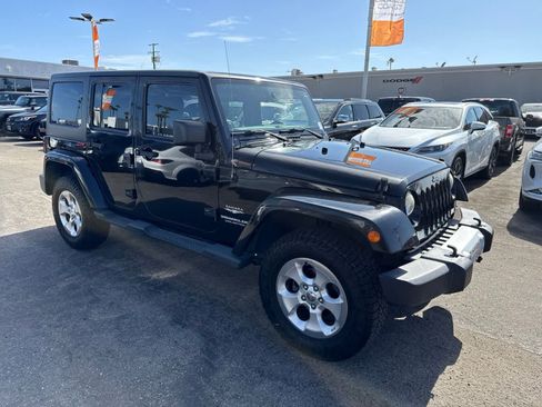 Used 2014 Jeep Wrangler Unlimited Sahara w/ Max Tow Package AWD/4WD image 9
