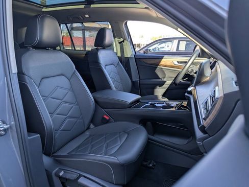 Used 2025 Volkswagen Atlas SE w/ Panoramic Sunroof Package image 37