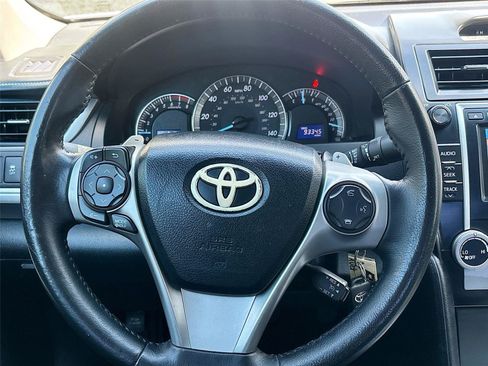 Used 2013 Toyota Camry SE FWD image 11