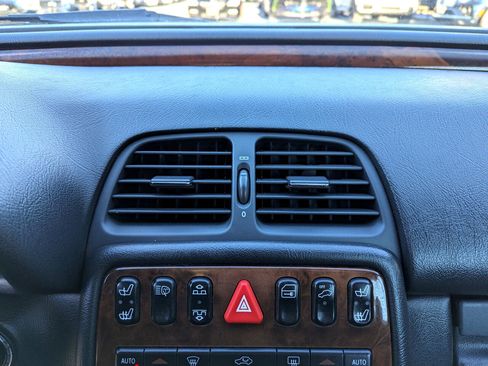 Used 2002 Mercedes-Benz CLK 320 Cabriolet image 20