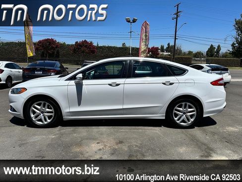 Used 2016 Ford Fusion SE w/ Equipment Group 202A FWD image 3