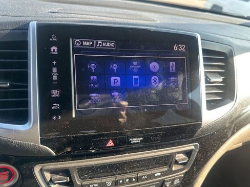 Used 2017 Honda Pilot Touring image 11