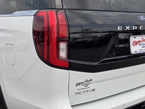 Used 2026 Ford Expedition Active RWD image 9