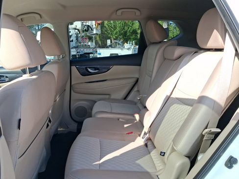 Used 2018 Nissan Rogue SV FWD image 22