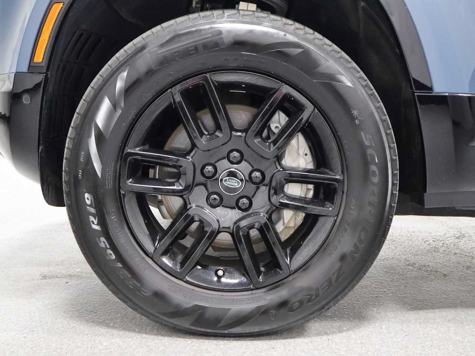 Used 2024 Land Rover Defender 110 X-Dynamic SE AWD/4WD image 37