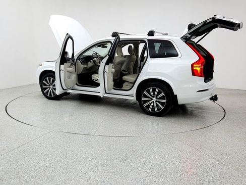 Used 2023 Volvo XC90 B5 Plus image 12