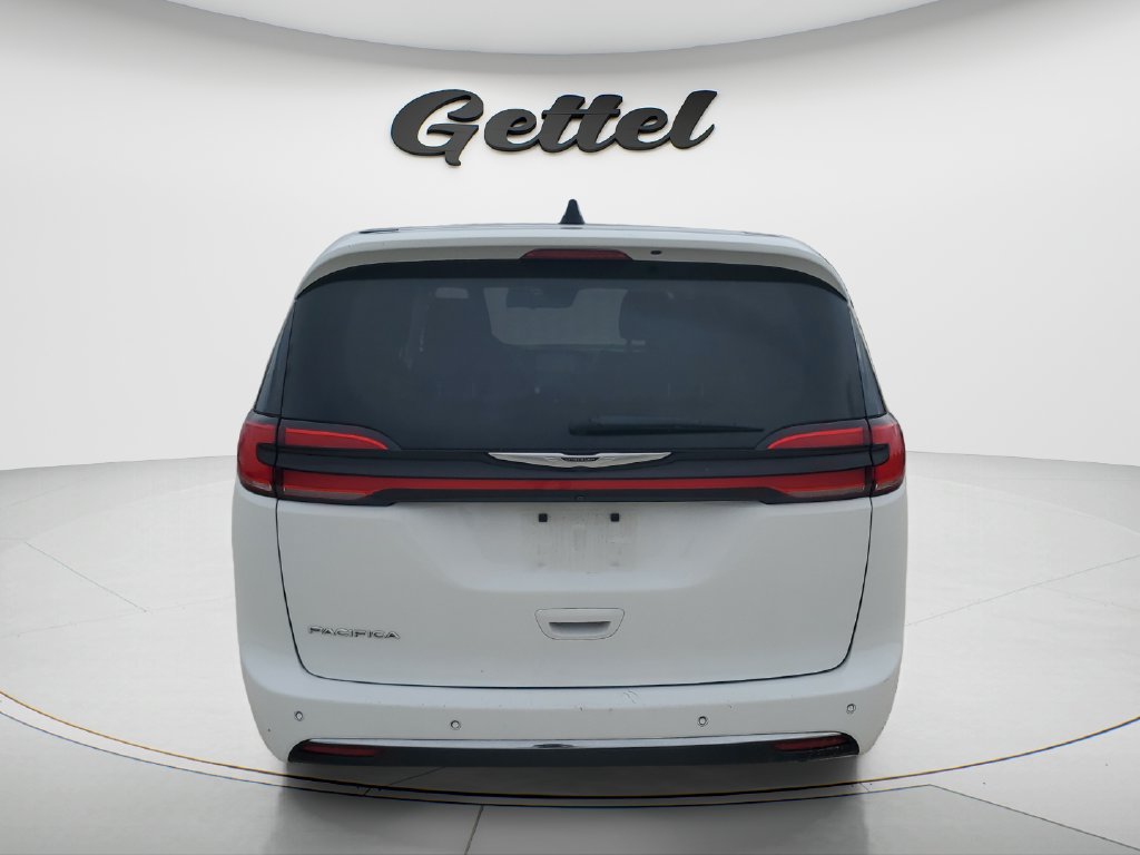 Used 2024 Chrysler Pacifica Touring-L FWD image 6