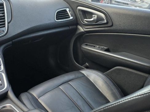 Used 2017 Chrysler 200 Limited Platinum w/ Comfort & Convenience Group image 15
