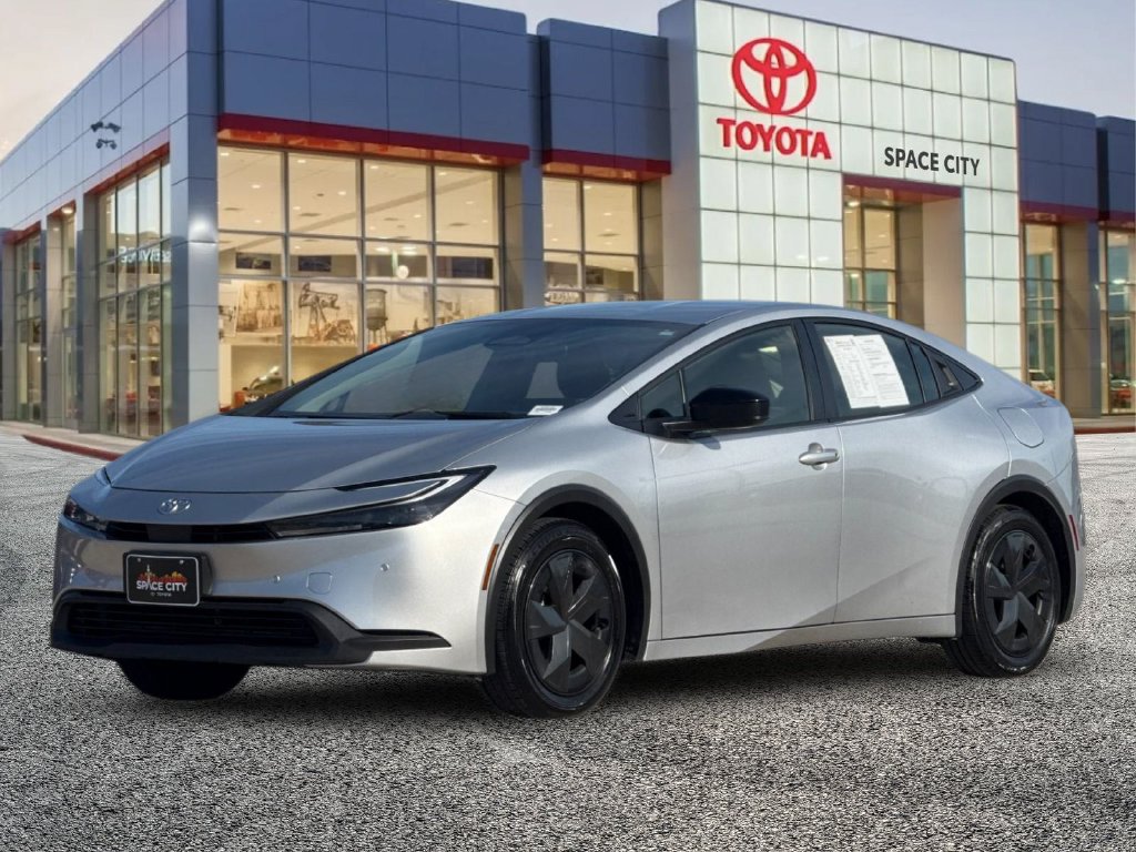 Used 2026 Toyota Prius LE FWD image 2