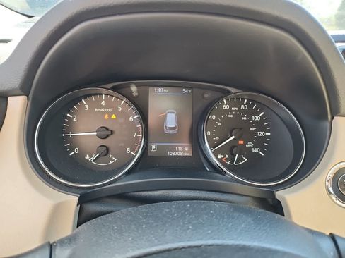 Used 2018 Nissan Rogue SL w/ Premium Package image 9