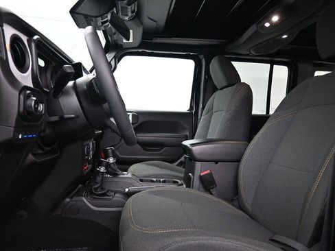 Used 2024 Jeep Wrangler Unlimited image 32