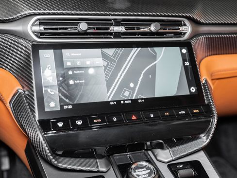 Used 2025 Aston Martin Vanquish image 24