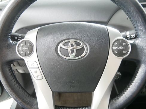 Used 2015 Toyota Prius Five image 25
