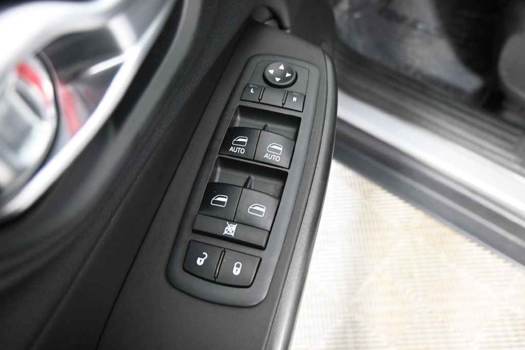 Used 2019 Jeep Cherokee Trailhawk AWD/4WD image 20