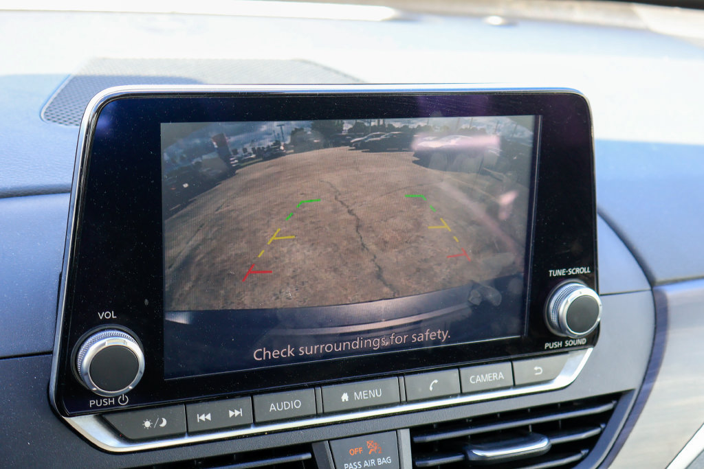 Used 2024 Nissan Altima 2.5 SV FWD image 4