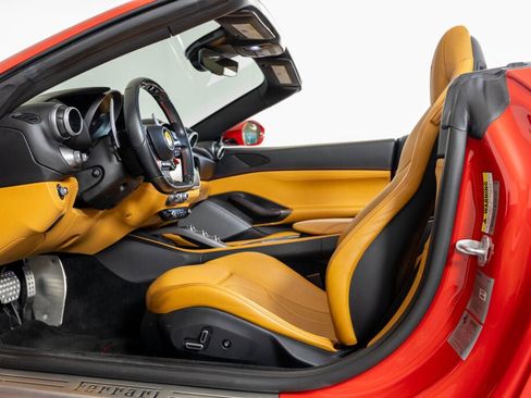 Certified 2020 Ferrari Portofino RWD image 38