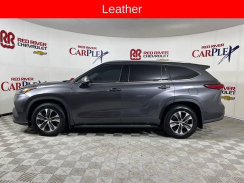 Used 2021 Toyota Highlander XLE FWD image 4