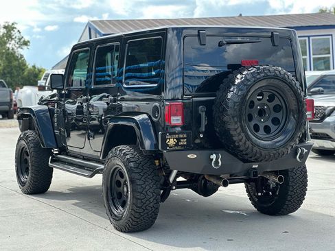 Used 2017 Jeep Wrangler Unlimited Rubicon w/ Connectivity Group AWD/4WD image 5