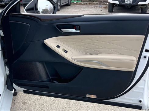 Used 2020 Toyota Avalon Limited image 22
