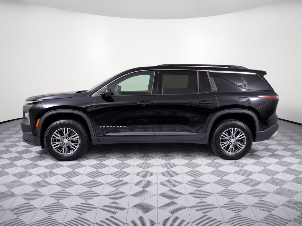 Used 2026 Chevrolet Traverse LT w/ Driver Confidence Package FWD image 2