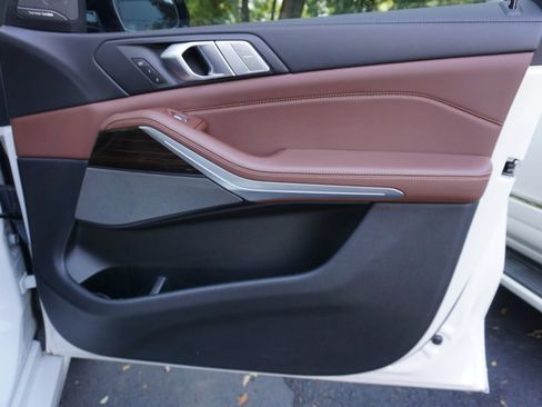 Used 2020 BMW X7 xDrive40i w/ Premium Package AWD/4WD image 17