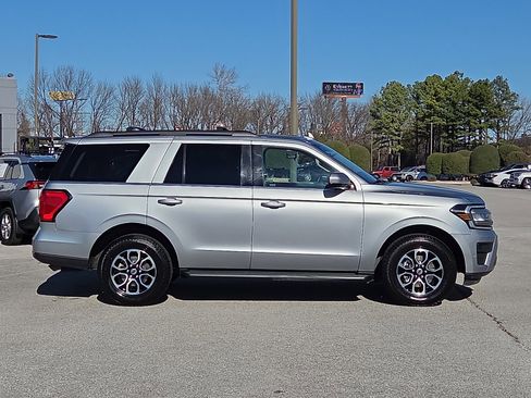 Used 2024 Ford Expedition XLT image 6