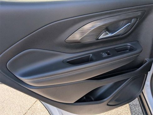 Used 2024 GMC Terrain SLT image 8