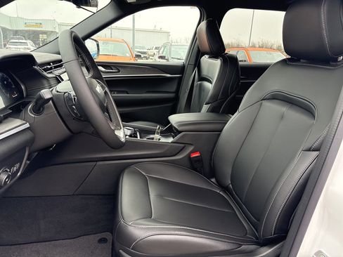 New 2025 Jeep Grand Cherokee L Limited image 9