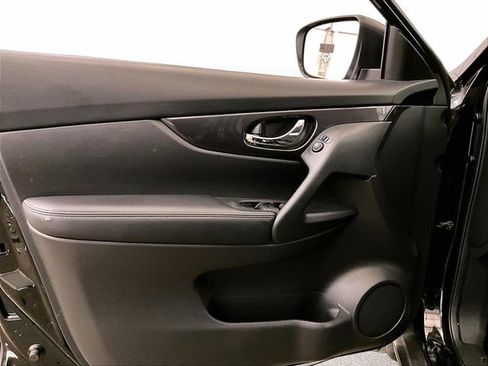 Used 2017 Nissan Rogue S w/ S Appearance Package AWD/4WD image 21