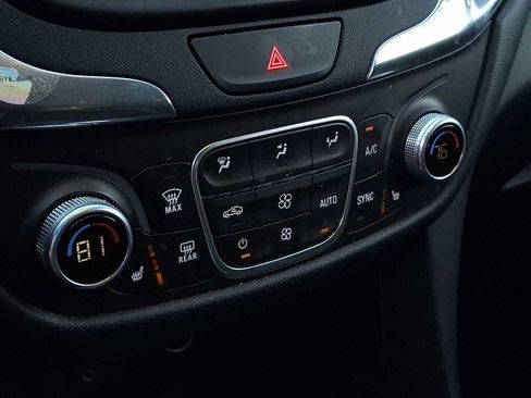 Used 2018 Chevrolet Equinox LT image 15