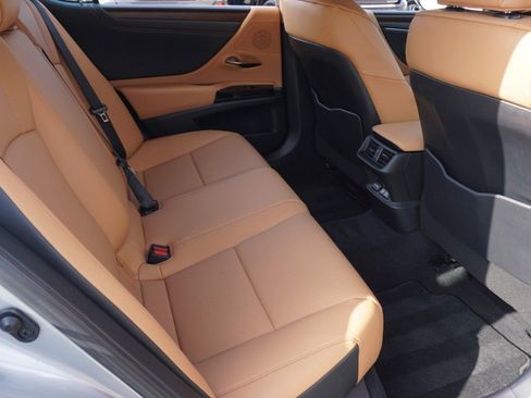 Certified 2024 Lexus ES 350 w/ Premium Package image 31