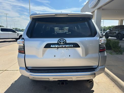 Used 2019 Toyota 4Runner TRD Off-Road Premium AWD/4WD image 9