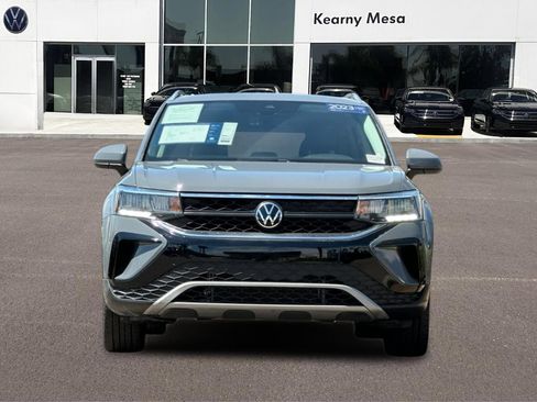 Used 2023 Volkswagen Taos SE w/ Black Wheel Package FWD image 9