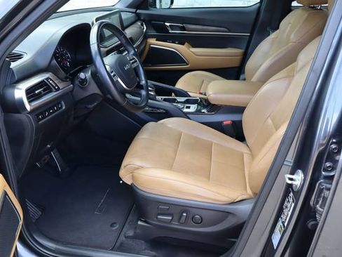 Used 2022 Kia Telluride SX w/ Towing Package FWD image 16