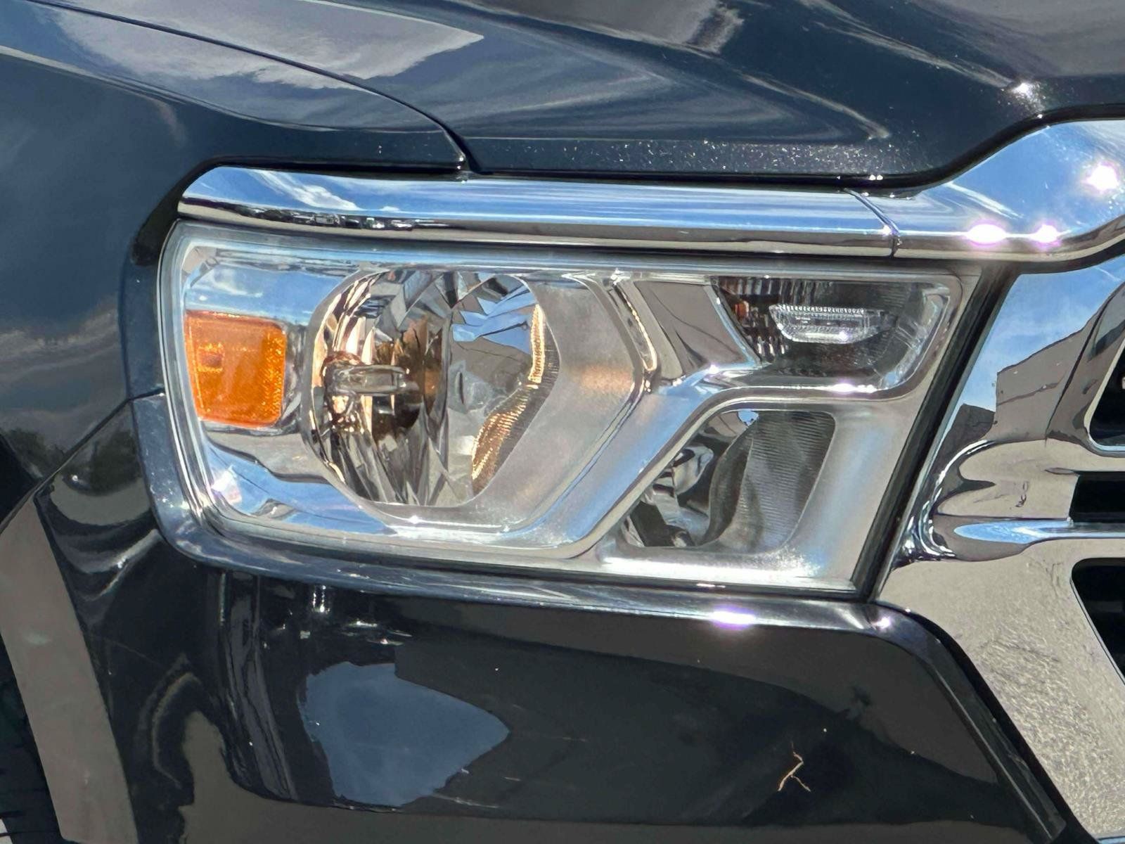 Used 2024 RAM 1500 Laramie AWD/4WD image 8