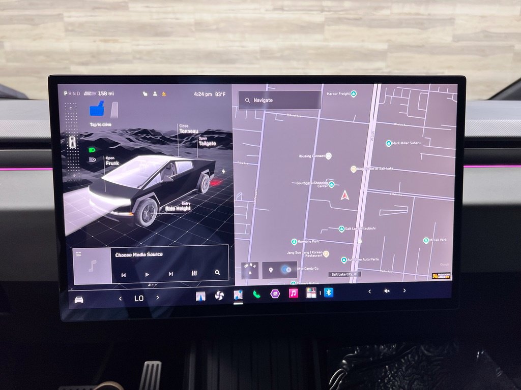 Used 2025 Tesla Cybertruck AWD Crew Cab image 23
