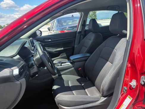 Used 2025 Nissan Altima 2.5 SV FWD image 27