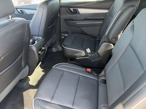 Used 2025 Buick Enclave Preferred w/ Power Package FWD image 16