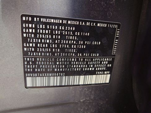 New 2024 Volkswagen Tiguan SE image 32