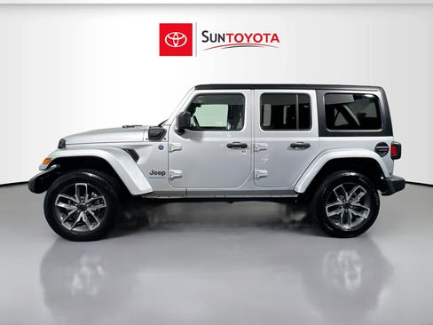 Used 2024 Jeep Wrangler Unlimited image 7