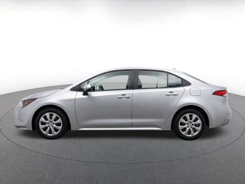 Used 2025 Toyota Corolla LE FWD image 4
