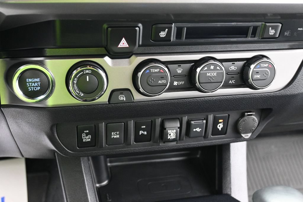 Used 2022 Toyota Tacoma Limited AWD/4WD image 11