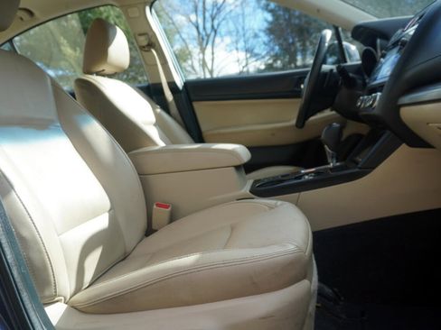 Used 2017 Subaru Legacy 2.5i Limited image 17