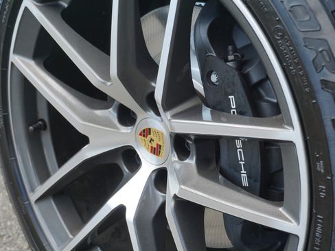 Certified 2024 Porsche Macan AWD/4WD image 12