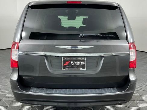 Used 2015 Chrysler Town & Country Touring w/ Driver Convenience Group FWD image 6